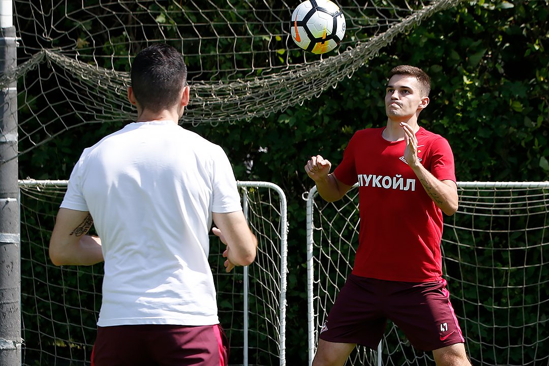SpartakMoscowEN's tweet photo. Roman Zobnin has finally returned to the training pitch as he steps up his recovery. Welcome back, Roman!  🔴⚪ https://t.co/0MVMjxL29A
