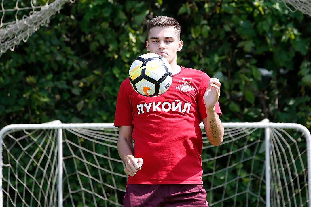 SpartakMoscowEN's tweet photo. Roman Zobnin has finally returned to the training pitch as he steps up his recovery. Welcome back, Roman!  🔴⚪ https://t.co/0MVMjxL29A