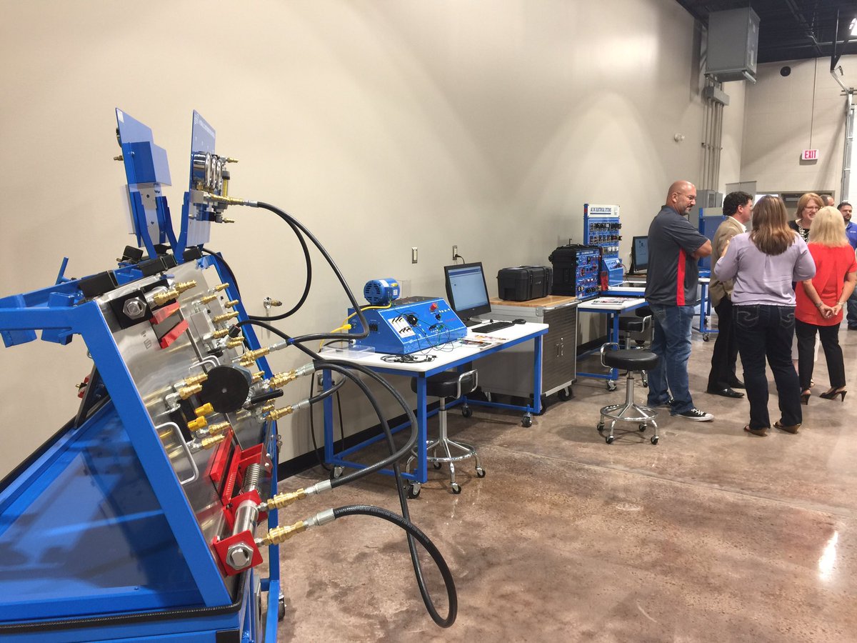 JPSHurricane's tweet photo. Almost time for ribbon cutting for the new Industrial Program @neactc! #neactc #CaneClassroom https://t.co/szrJsd9DSd