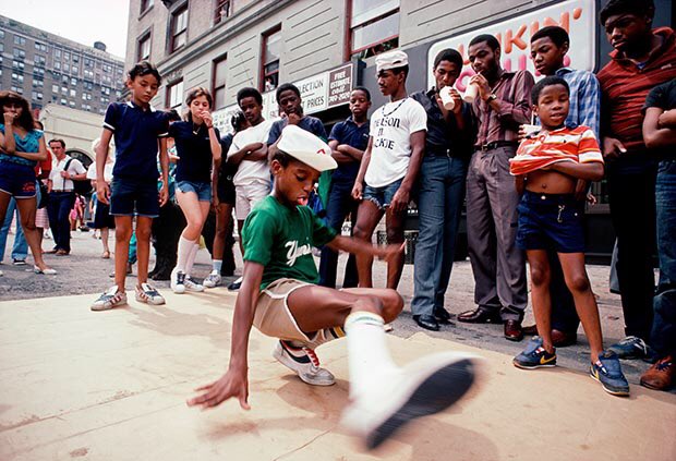 LXGAN's tweet photo. '80s NYC street photography really has me feeling inspired today, so I thought i'd share. All photographs captured by Martha Cooper. https://t.co/grqO2MHM6h