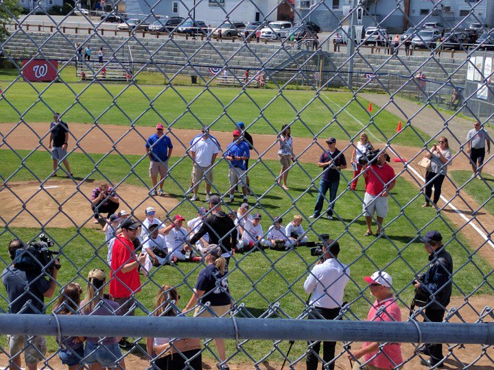 vwarrenmedia's tweet photo. Thank you @15Lasershow for giving these #Lynn kids a once in a lifetime experience. #DustinPedroia #UncomplicateHitting https://t.co/NVE4rMQYYm