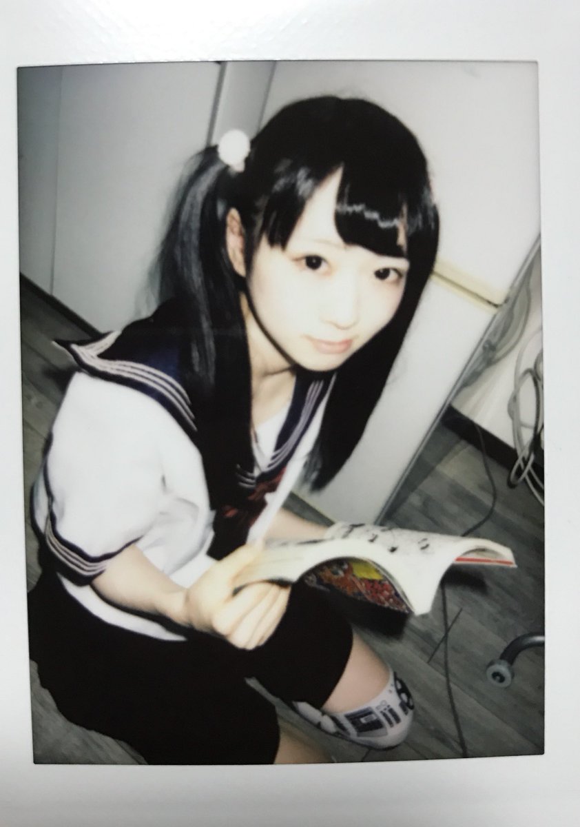 usaneBBA's tweet photo. きっと最初で最後のアイドルライブだろう。気になってたDEVILGUNのラストライブ見れてよかった。音源よかったのにCDになってないのはもったいないと思った。当日だったのにチェキ付いててなんか得した気分。 #アイドル #DEVILGUN https://t.co/5akh9gK5XM
