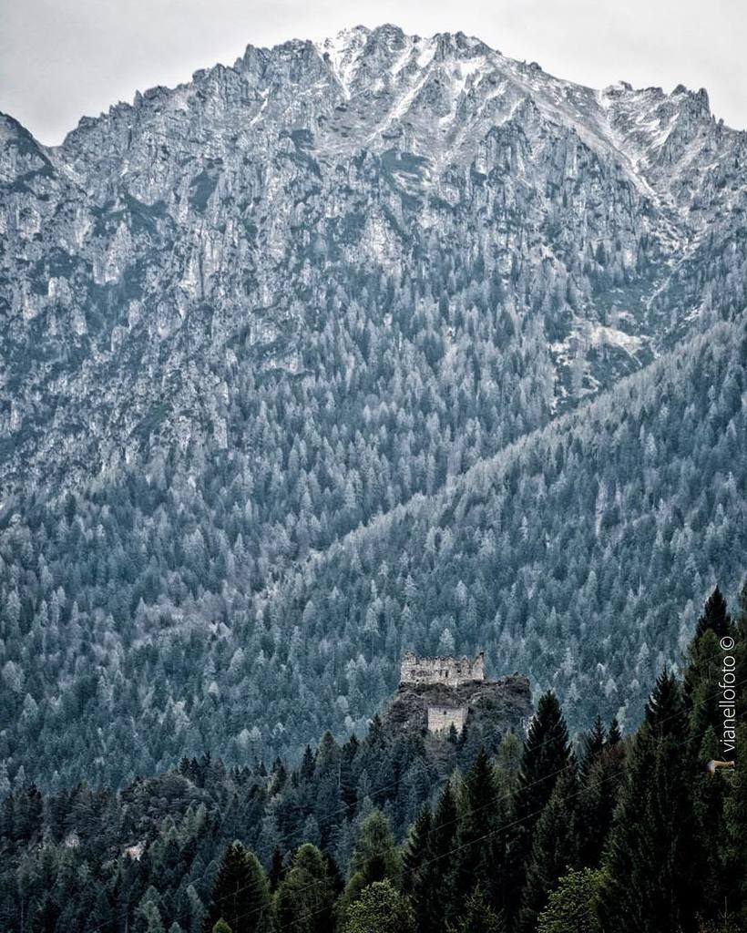 vianellofoto's tweet photo. Ancient forgotten dominance #castle #abandoned #gameofthrones #vianellofoto #italy #photographer #ancient #forgott… https://t.co/PmNQ24lurK https://t.co/7CN2Mwz2hL