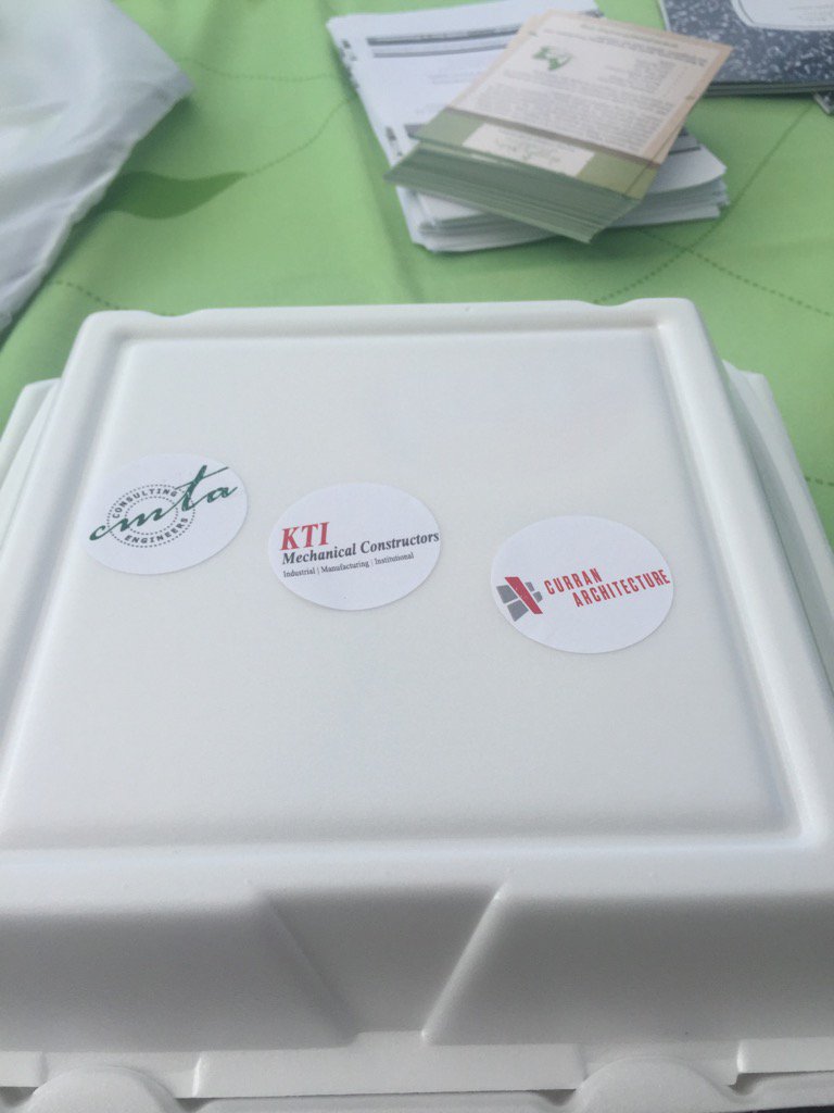 JosephMaleyJMF's tweet photo. First class service! Boxed lunch delivery @MeyerNajem #SwingIntoGiving. We spy our friends @CurranArchitect https://t.co/j81mgaWFir