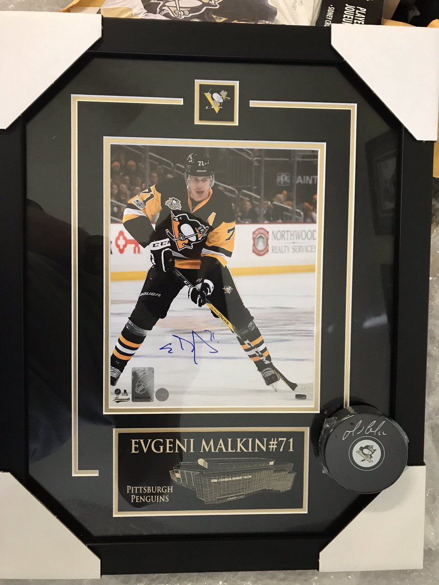 MattTuminski's tweet photo. #MyFrameworthMystery @FrameworthSport can you address the personalized pic to Matt! Haha #3boxes #3peat https://t.co/GSqx78Zia7