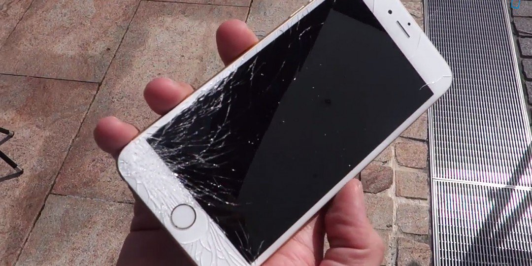 iFixtVA's tweet photo. Our service is fast! Don't use a cracked phone just because you think you have to wait. #PhoneRepair #CustomiPhone https://t.co/wwTYWn8acK