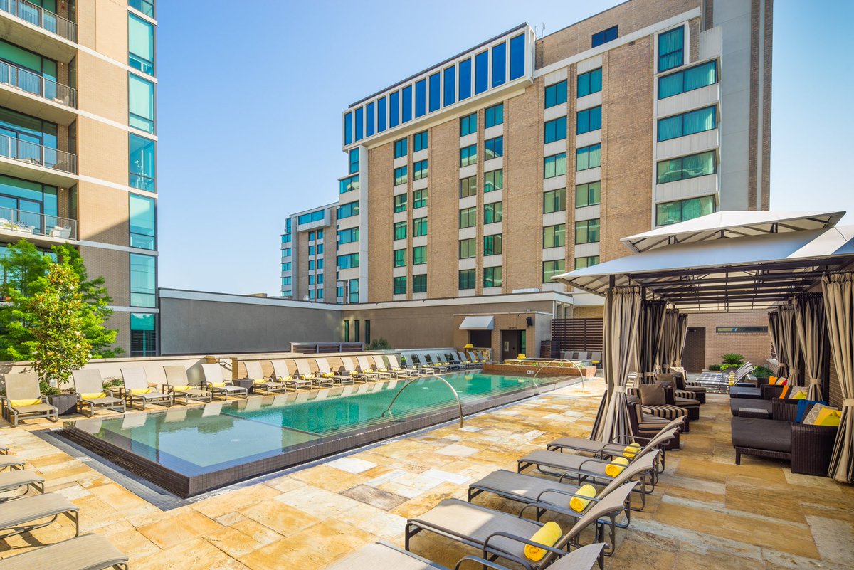 Your to-do list should consist of 3 things... sit back, relax, and enjoy the pool. #HighlandDallas 📷: @JenniferWasserman