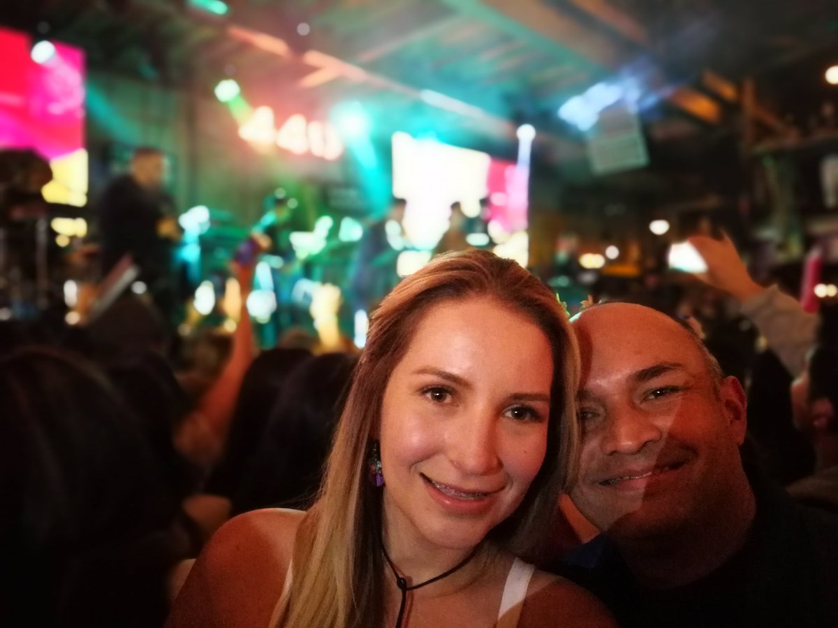 amarcelb's tweet image. #LoMasVibra : los excelentes conciertos de #vibra y haber podido estar con mi esposa en el #alnatural2017!! En el 1er toque de #FelipeOspina