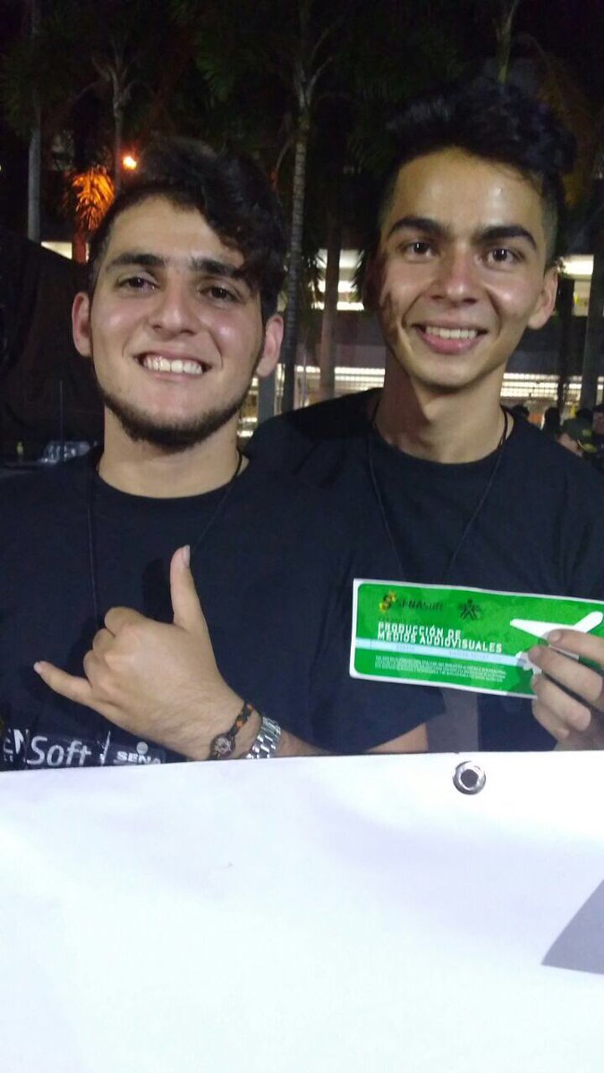 davidsuarezg's tweet photo. Primero lugar en Producción de Medios Audiovisuales #SENASoft2017 #SENA #SanGil https://t.co/UNiMEB7ti7