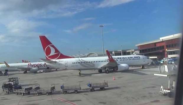 GulfTimes_QATAR's tweet photo. #Britain ends #electronicsban on some flights from #Turkey https://t.co/kl8wIafKJJ https://t.co/d1Et4p29lC