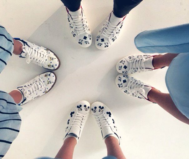 Open_Kids's tweet photo. Все любят креативную обувь! #Кидсеры, давайте угадаем, чьих ножек нет на фото? #openkids #любимкреатив https://t.co/oYlTomjsIf