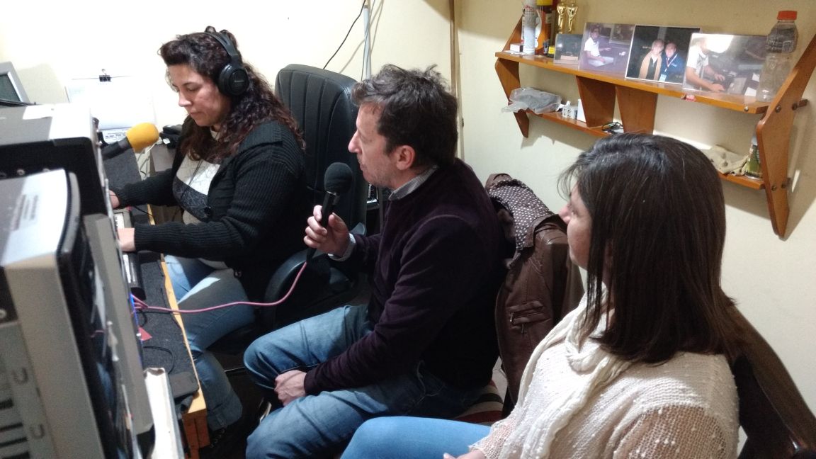 LauraLabat's tweet photo. #Almafuerte en #FMClub junto a #AdrianScorza hablamos sobre la realidad política y económica que está atravesando #TerceroArriba https://t.co/9oIuMJs9zw