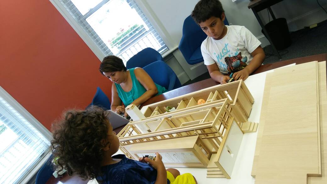 nestct_'s tweet photo. Our little visitors are making great use of our #DesignChallenge2017 #DollHouse submitted by @SLAMcollab. https://t.co/3PZKAYBaAD