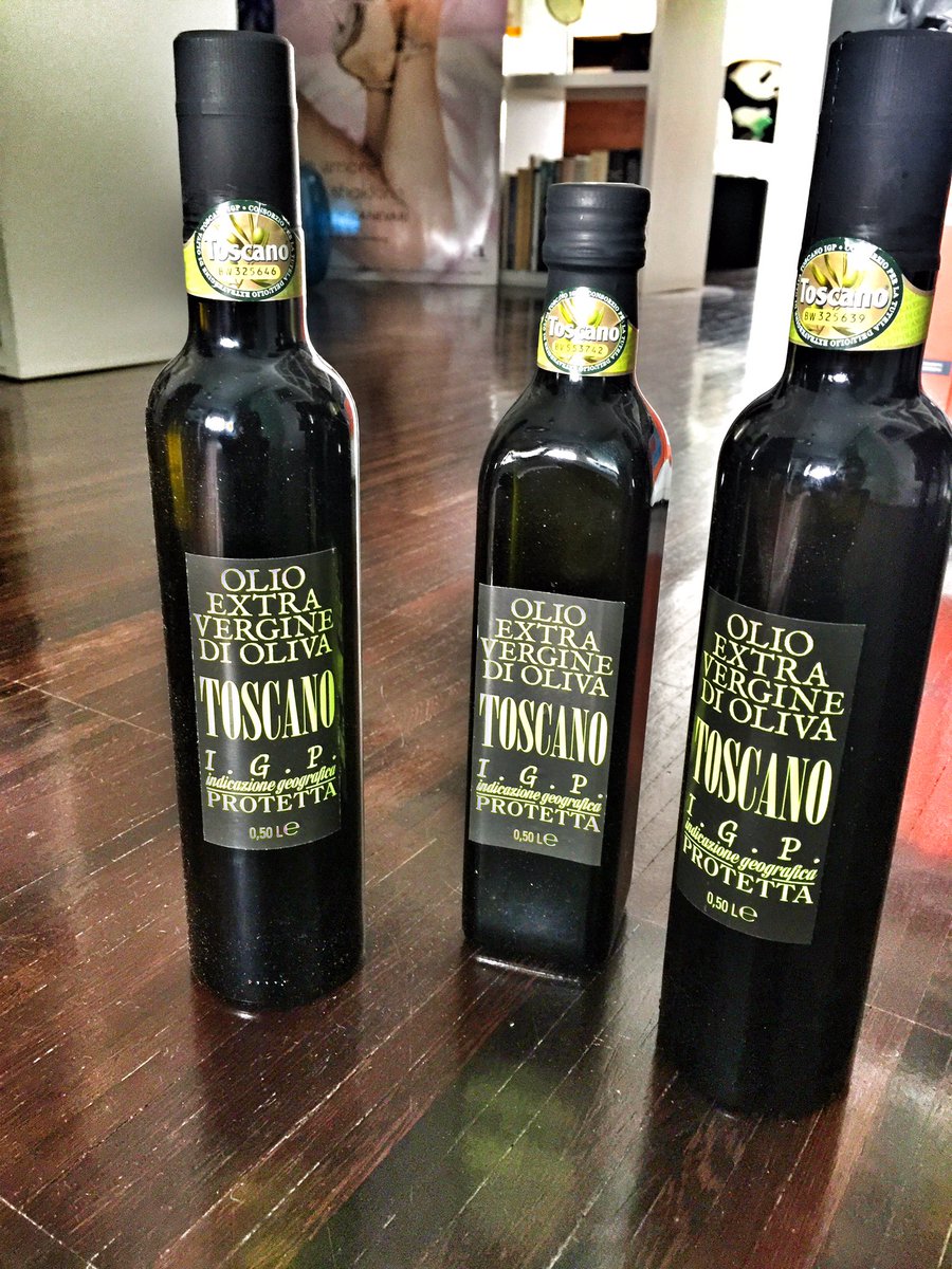 rosscanevait's tweet photo. Ciao mi chiamo Rossella e sono Elaio-dipendente grazie al consorzio tutela olio #extravergine olive #toscana #IGP #slurp #eccellente #evviva https://t.co/a85PlhIbfO