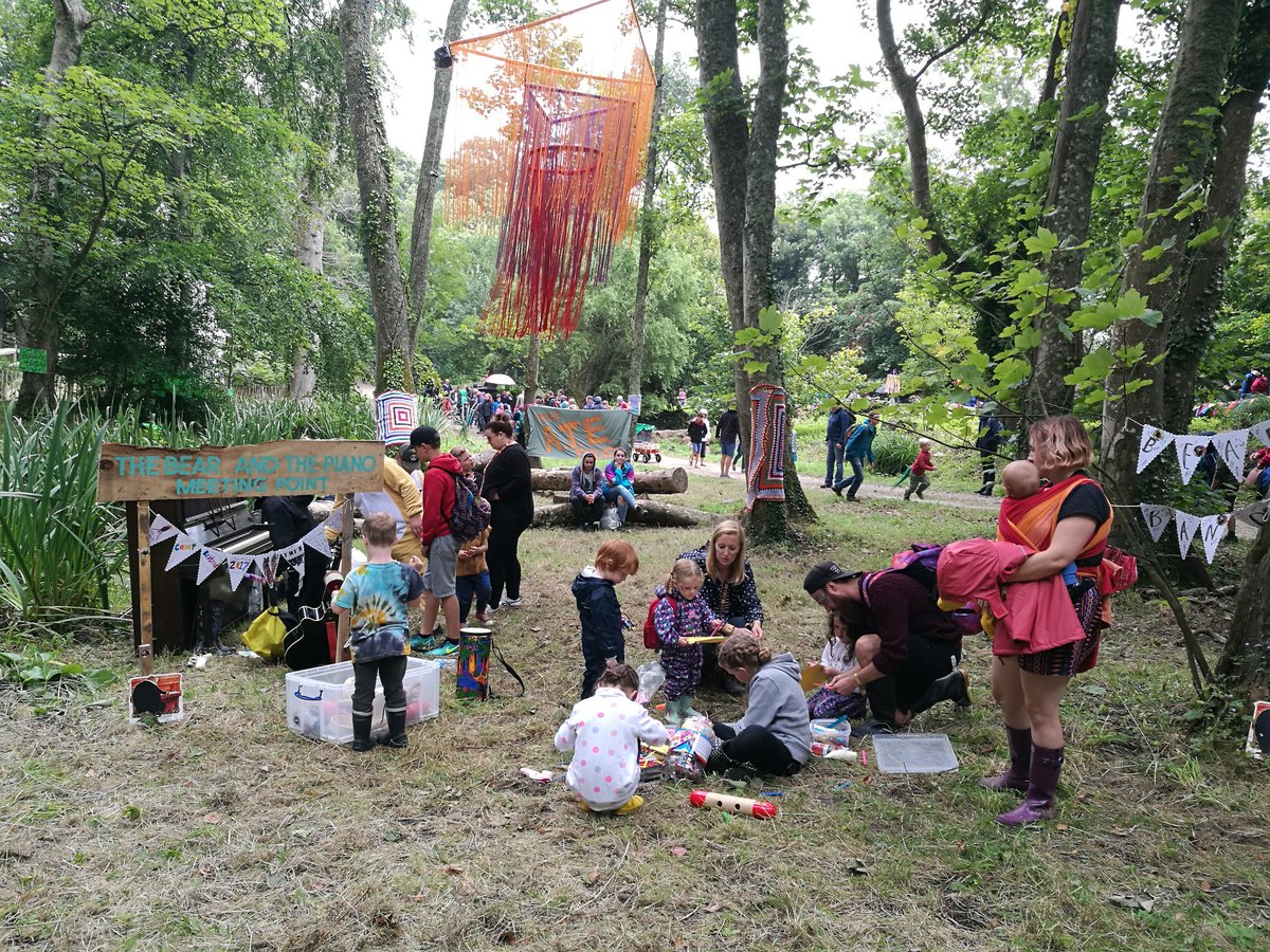 redewintermusic's tweet photo. Grrrrrreat day in #dinglydell @CampBestival with @dc_litchfield https://t.co/NIEefzJ8G1