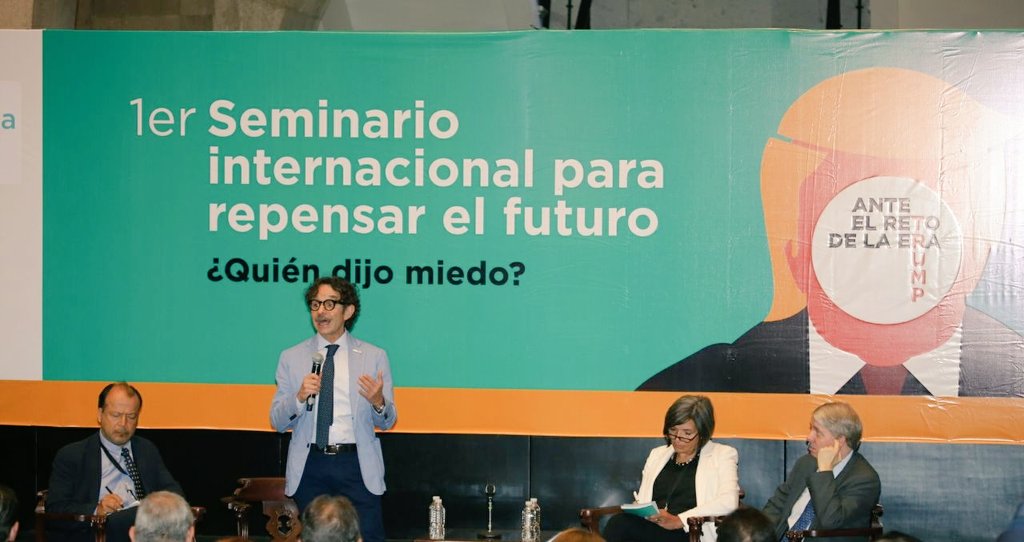 semref2017's tweet image. ¿Y si el planeta muere? hoy nos acompañan: Dr. Adrián Fernández Bremauntz, Dra. @isastuder y el Mtro. David Shields Campbell @g_quadri