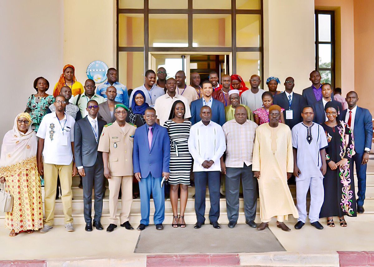 MAKIGARBA's tweet photo. Conférence de la fondation NED à Bamako au Mali avec les acteurs de la société civile de G5 sahel sur la sécurité https://t.co/ek0bwsY3UC