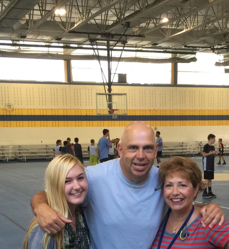BUGINSP's tweet photo. @hooptown #topnotchcamp #numberone #bestcoach #coachfaze https://t.co/ZSHOtaeiB4