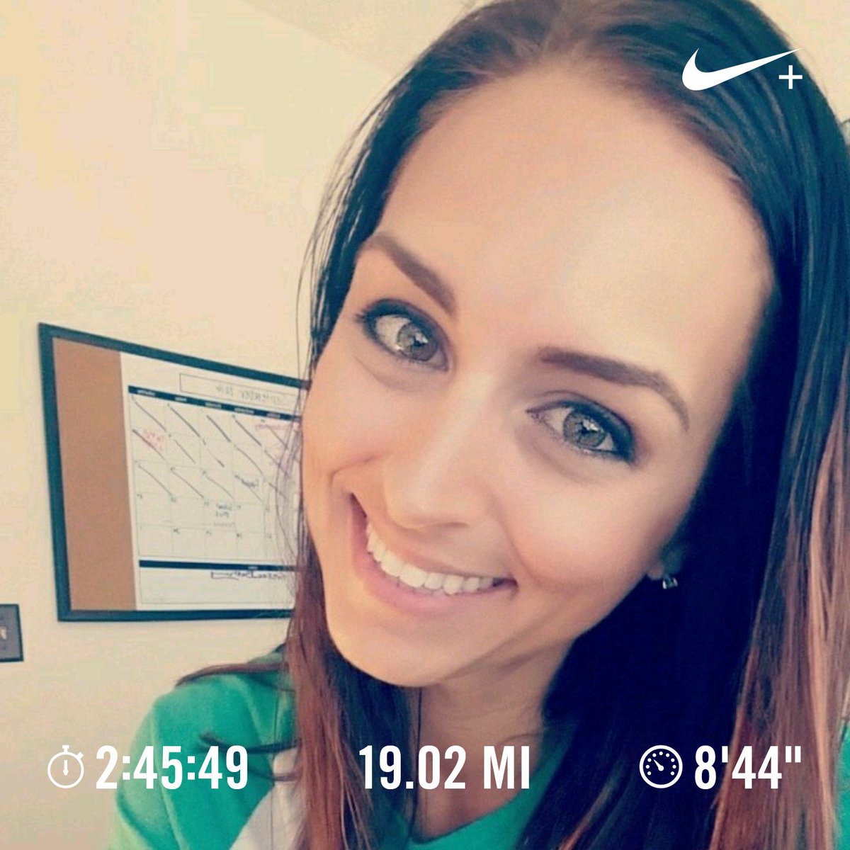KelleyBeitz's tweet photo. You know you're a mother runner when at mile 17 of your run @TheRock starts singing and you turn it up! #yourewelcome #twincitiesmarathon https://t.co/TJM1b3iJ4K