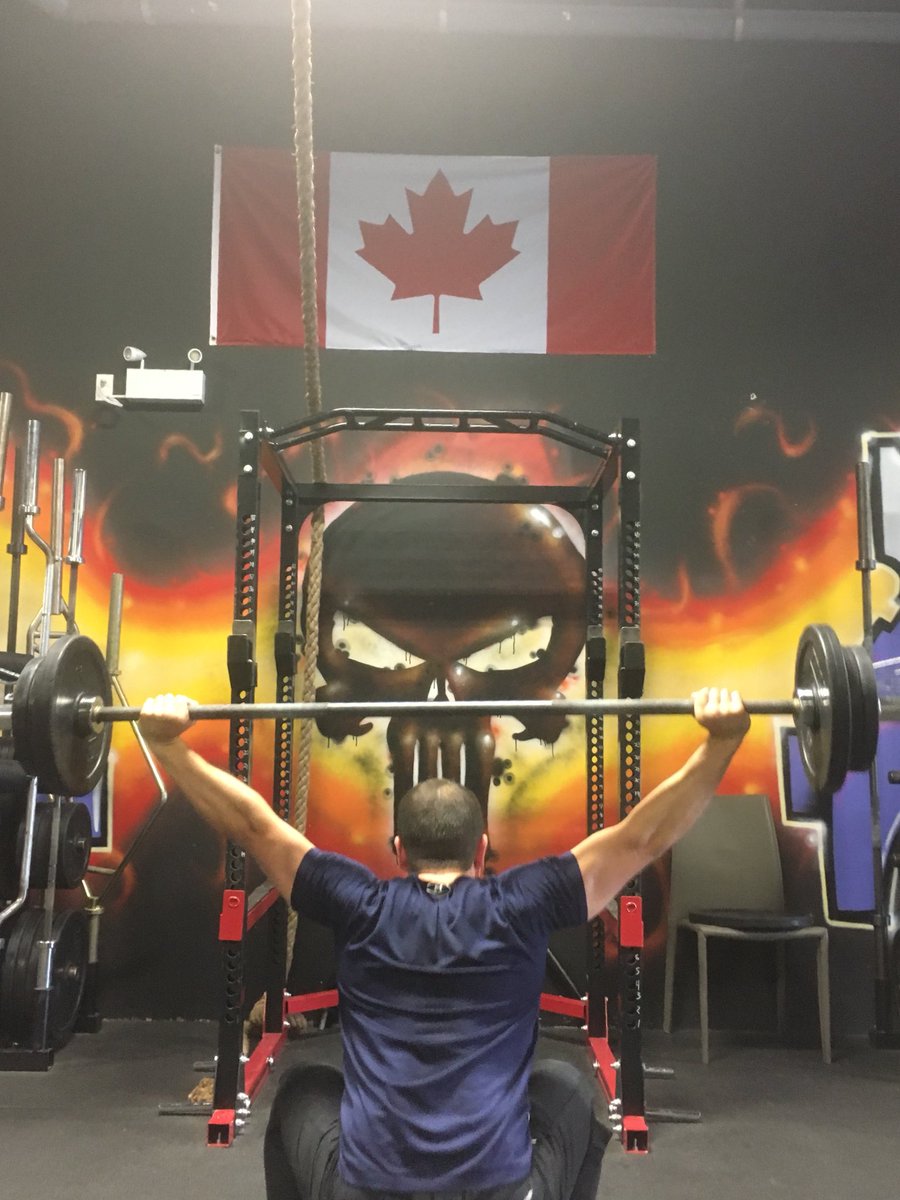 ppcli66's tweet photo. Over head #Squats for the win. #TheIronKing #Ygk #kingston #fridayLegday #Lifting https://t.co/jv4LjA32rJ