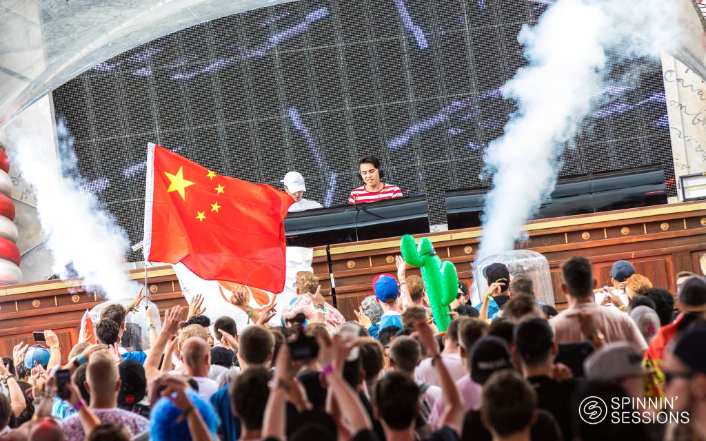 SpinninRecords's tweet photo. Chinese talents @cartaofficial &amp; @CurtisColdCN B2B at our @spinninsessions stage dropping MASSIVE tracks! 💥 #tomorrowland #spinninsessions https://t.co/Aq495aaaQs