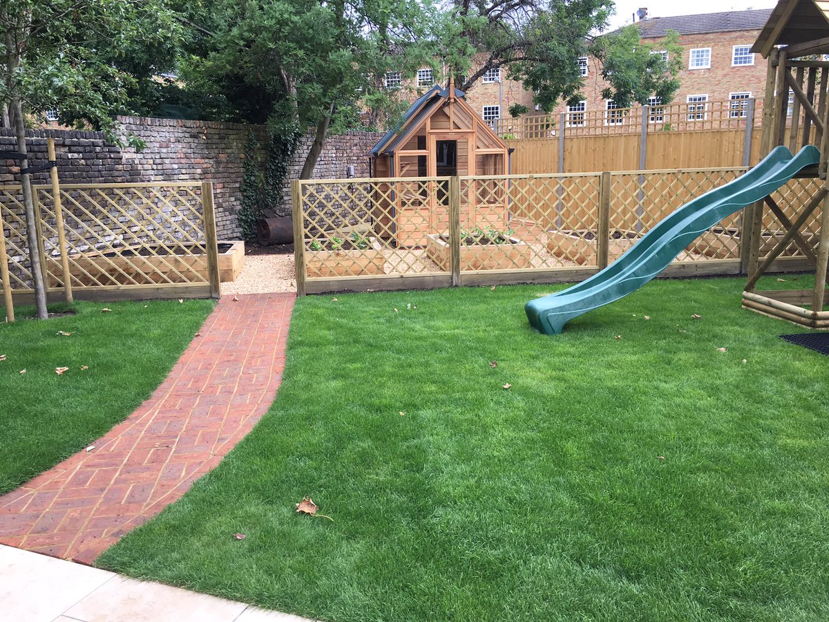 CadoganLscapes's tweet photo. Before and after pics of our recently completed #putney kitchen garden, complete with garden room @cranesheds @GabrielAsh11 @JoanneWinn1 https://t.co/Mwxi8I8XCu