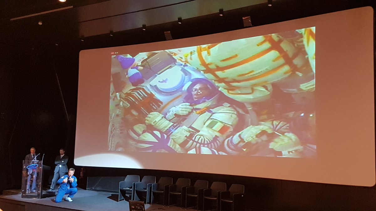 AstronautiCAST's tweet photo. .@astro_paolo è partito! Buon inizio di #VITAmissione! https://t.co/DWpNolEBGh