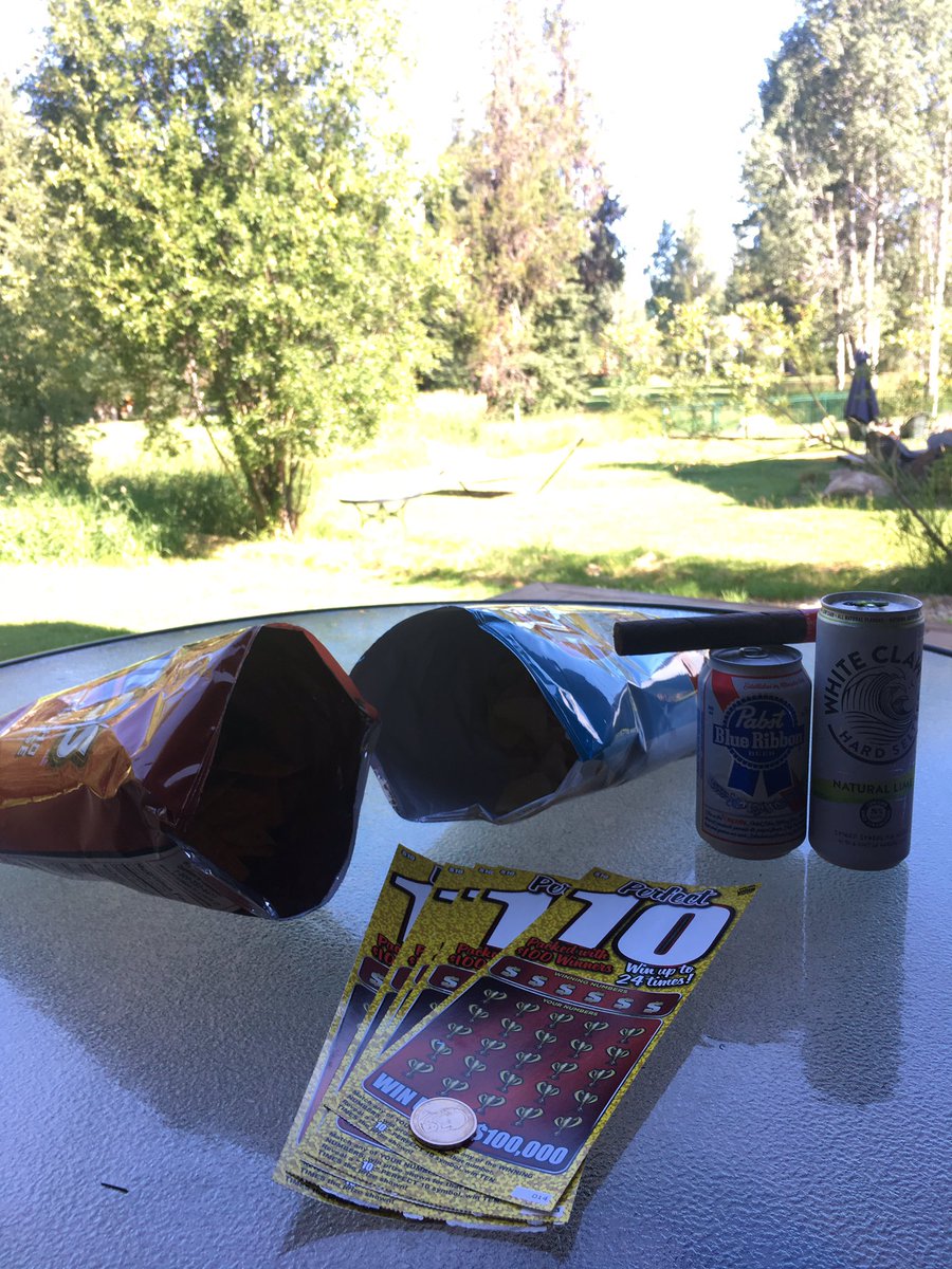 TC4Cash's tweet photo. Let the Tailgate begin for the #smackoff2017 Let's #Getiton @jimrome #McCallIdaho #Totallytrashed @dawgballz11 https://t.co/PTSvodmn89