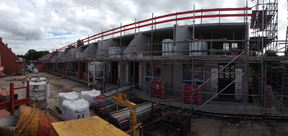 Een week geleden alleen een begane grond. Nu 9 casco's overeind!De mannen hebben de vakantie dik verdiend! #lekker bezig <a href="/VanWijnenGroep/">Van Wijnen</a>