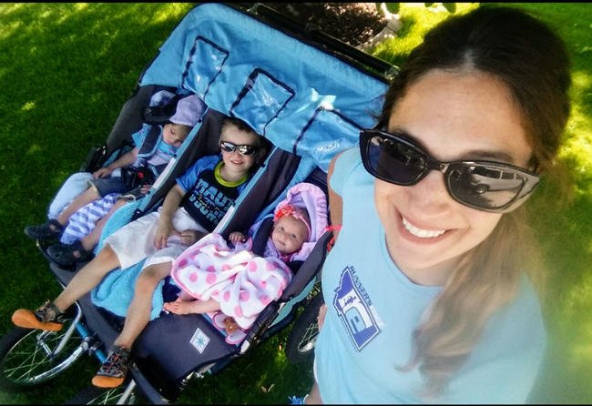 runnersworld's tweet photo. A mother of eight broke the world record for running a marathon while pushing a triple stroller https://t.co/cTzKrf5Iv7 https://t.co/snu8jwDnP6