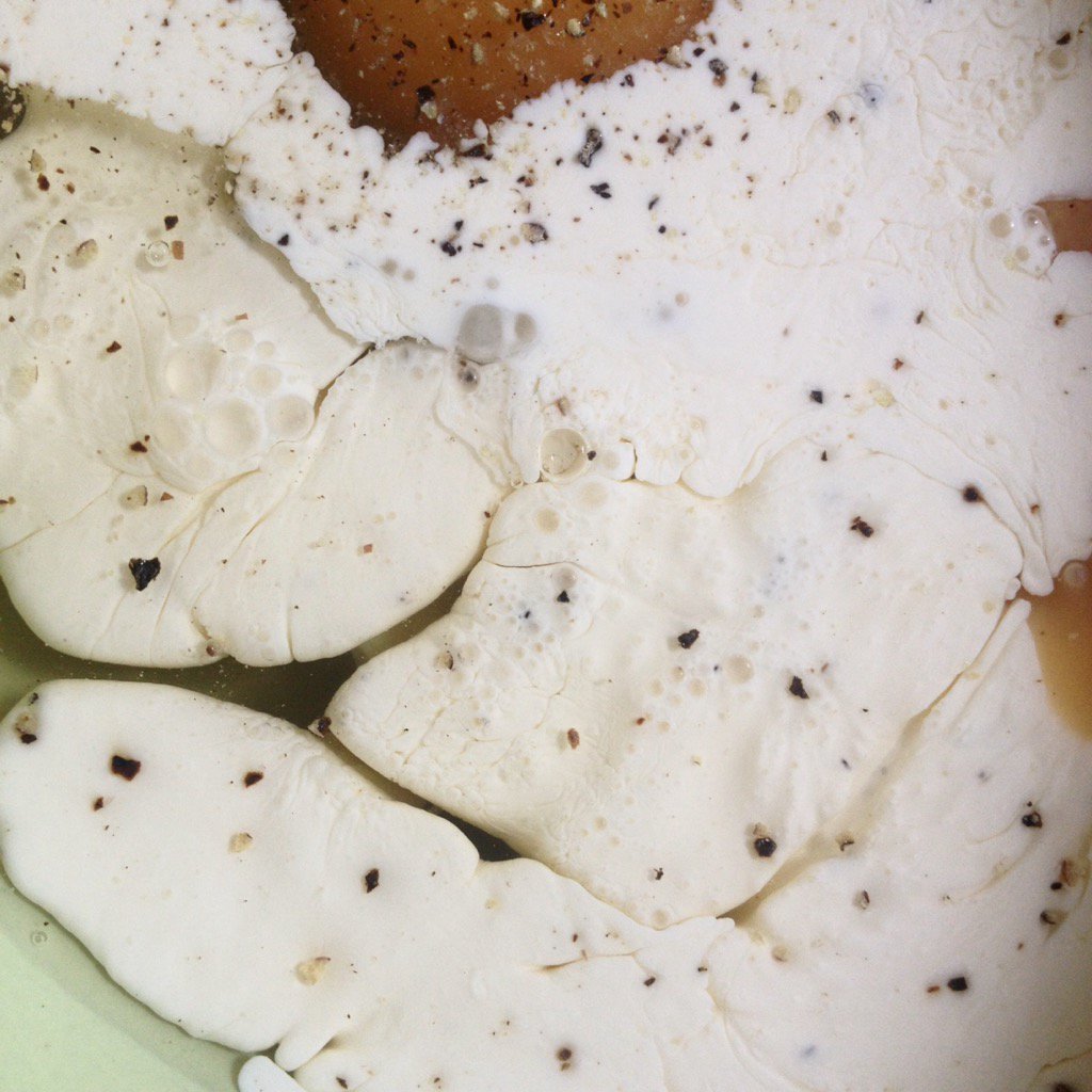 pluscezplus's tweet photo. Scrambling up. #TextureOfTheDay #eggs #cream #cooking #lunchbreak https://t.co/zgZhmfKgBg