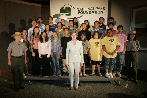GWBLibrary's tweet photo. #FLOTUS_Friday First Lady Laura Bush w/new #JuniorRangers, July 2005, @sciencemuseummn, St. Paul, Minn. Story: https://t.co/5R2JaJMXOD https://t.co/yn1zkkrgcb