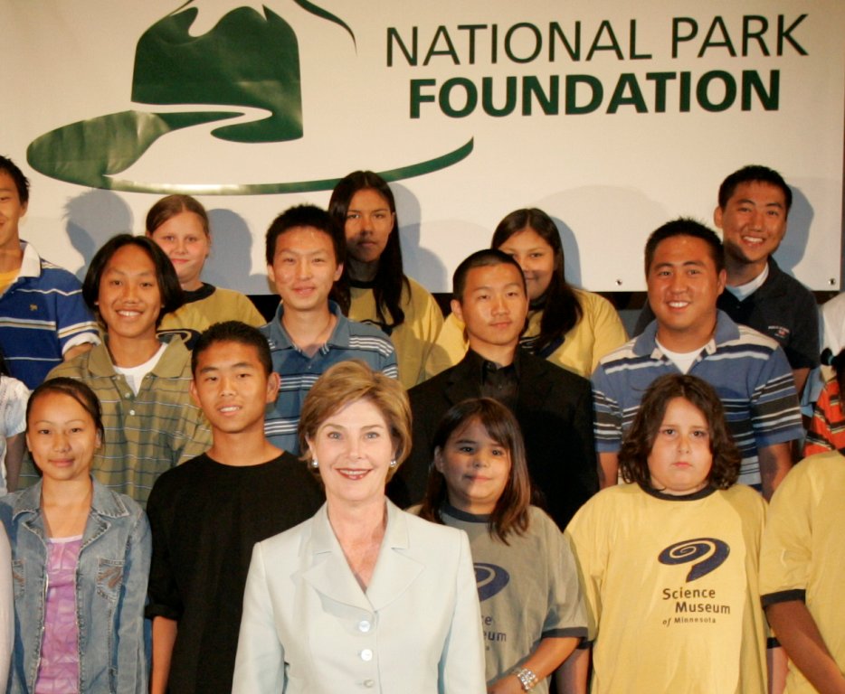 GWBLibrary's tweet photo. #FLOTUS_Friday First Lady Laura Bush w/new #JuniorRangers, July 2005, @sciencemuseummn, St. Paul, Minn. Story: https://t.co/5R2JaJMXOD https://t.co/yn1zkkrgcb