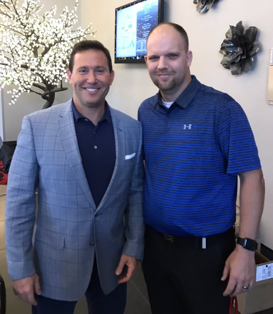 kpoore57's tweet photo. Great meeting Jon Gordon! My one word on the bus this year..vision! Tank is full! (Need vision for my telescope and microscope) #NCSAAdmin17 https://t.co/8W6RN2zYsX