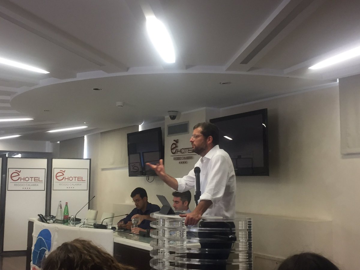 ester_caimo's tweet photo. Summer School "Che il Mediterraneo sia" #futuredem @AndreaRomano9 https://t.co/Fgwezzqq2m