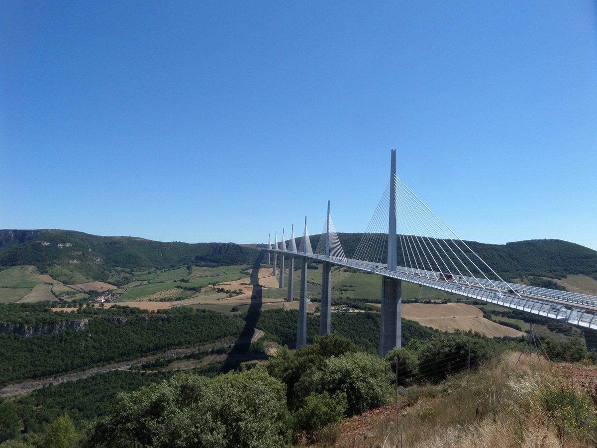 DragonMotoTours's tweet photo. Visited the #MillauBridge today - what a fantastic feat of engineering 😀
the blue skies and roads surrounding it were pretty awesome too!! https://t.co/aSEK45Ri5H