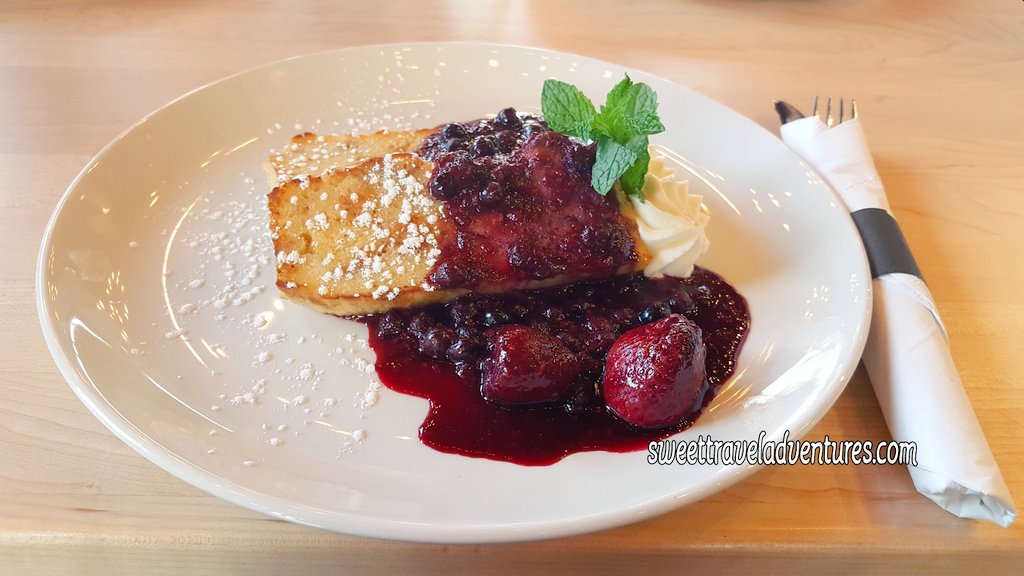 sweettraveladv's tweet photo. Delicious breakfast of French toast with berry compote @1918tapandtable for @smbyyc! #ImAt1918 #yycfood #SMByyc90 https://t.co/Vv54uH2q7q