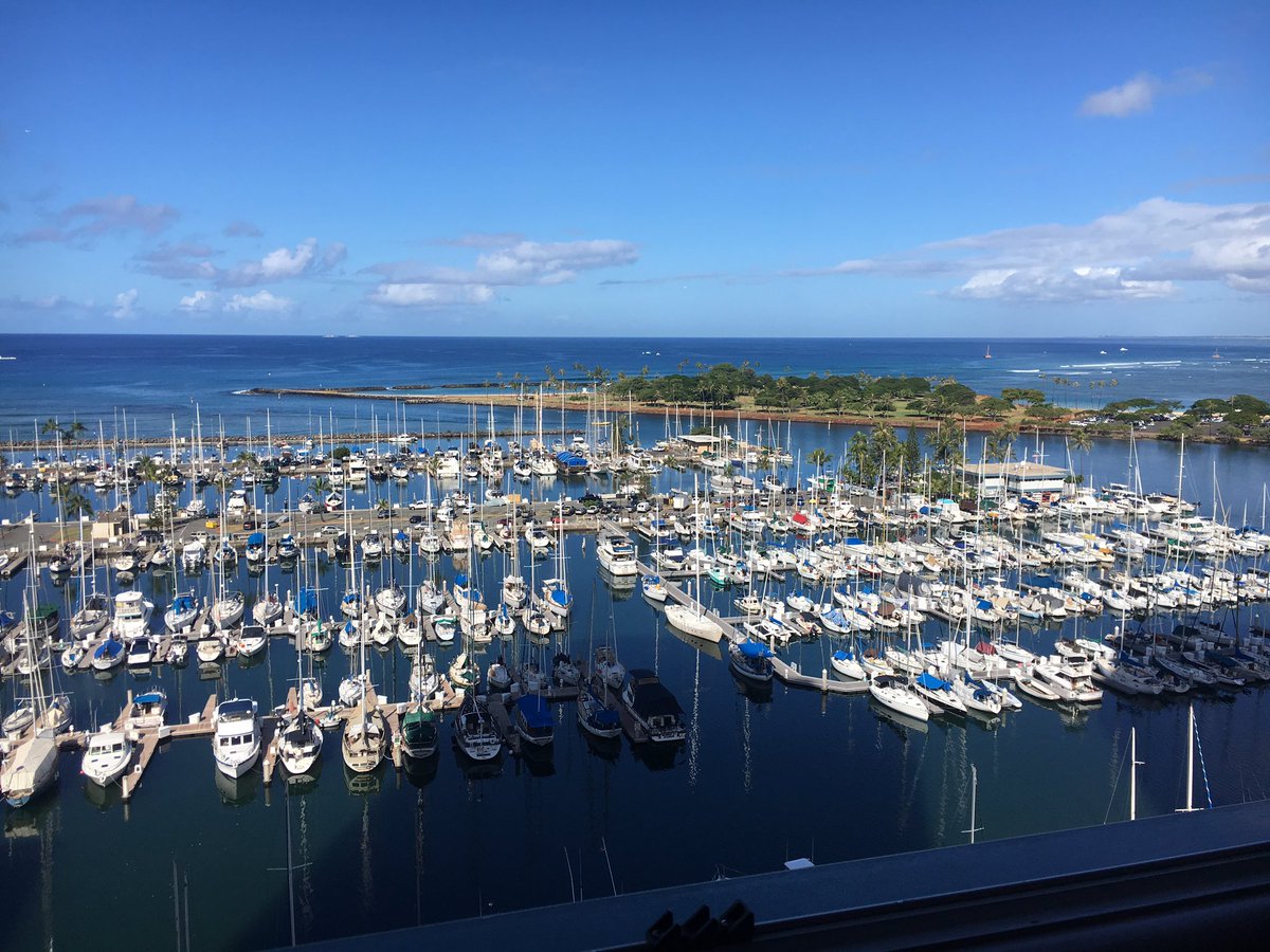 ianmcginty's tweet photo. Good morning Hawaii, I'm ready for @ComicConHNL come see me for #adventuretime #welcometoshowside #hellokitty #uglydoll #bravestwarriors ! https://t.co/X96KjRXtXm