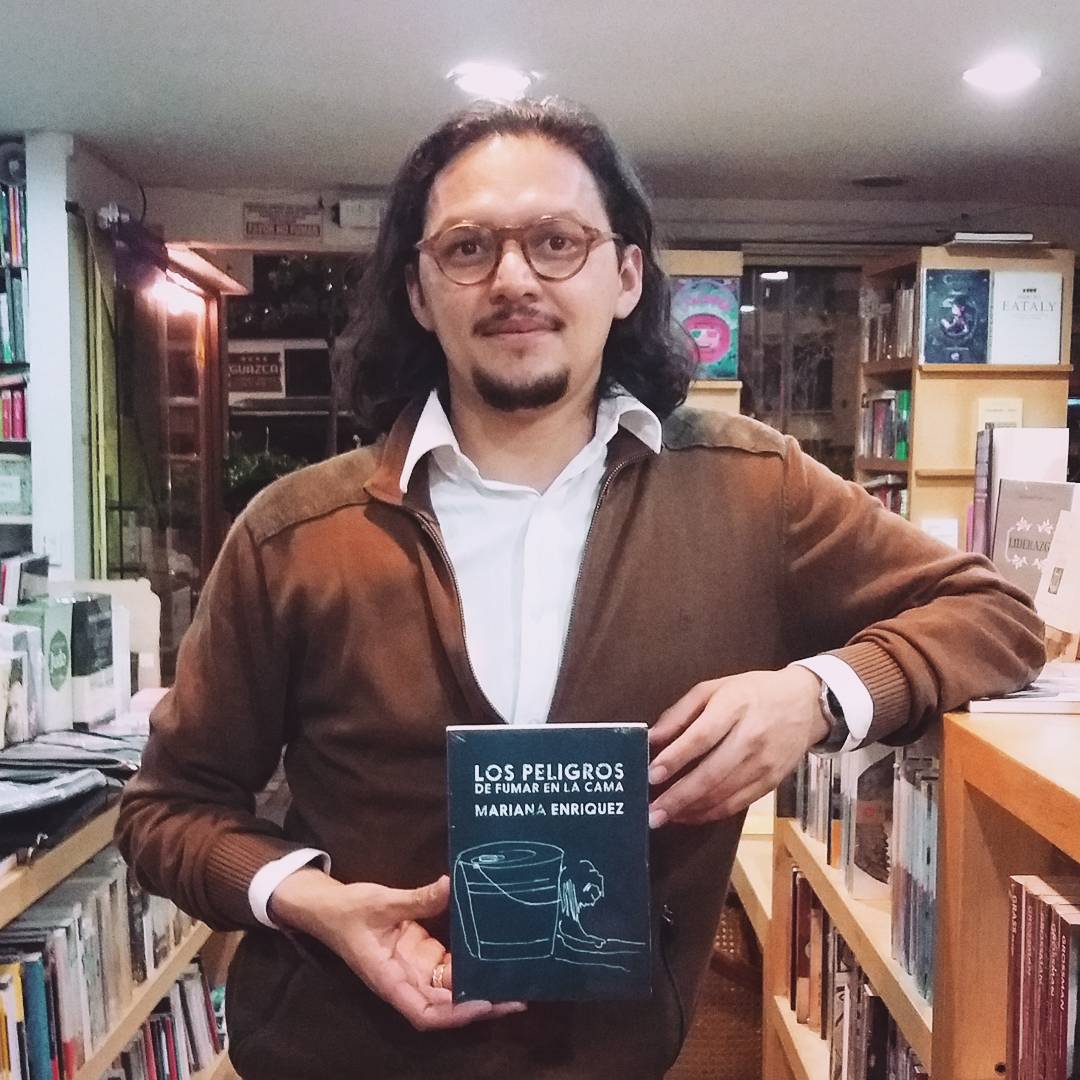 Edgar, de <a href="/MadrigueradelC/">MadrigueradelConejo</a>, les recomienda Los peligros de fumar en la cama, de Mariana Enriquez. #ellibrerorecomienda @lagunacontinental