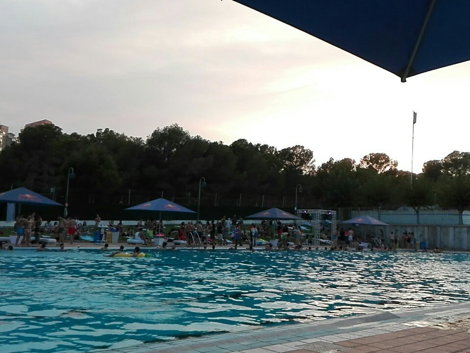 B_NLopez's tweet photo. Atardecer en la #vippool del @LowFestival 😎🔝🐙🌊 https://t.co/8JYEEA3pvn