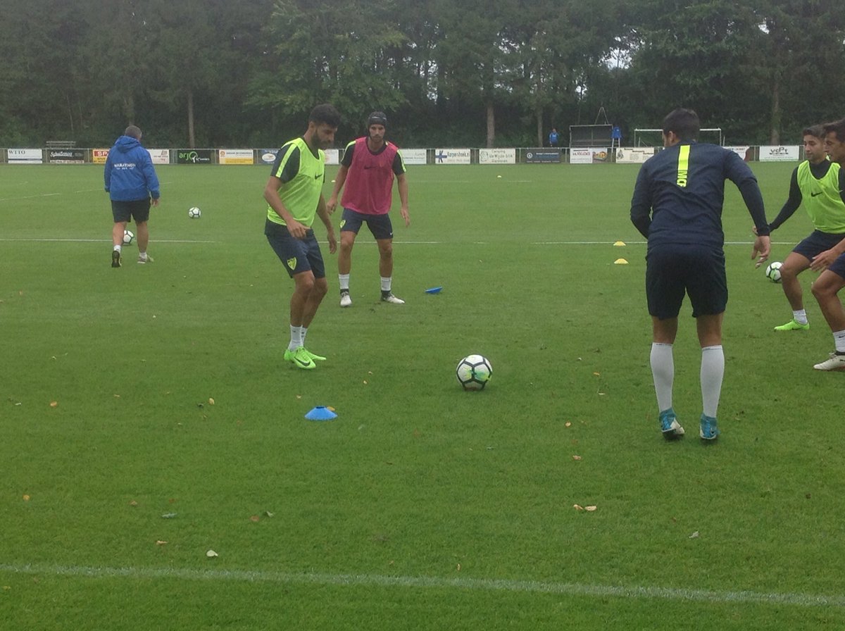 Adrián se entrena con un protector en la cabeza tras el fuerte golpe en el oído frente al AZ