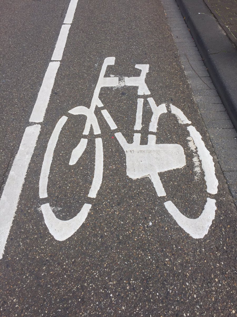 1OBrandsOnlyFRI's tweet photo. Mobility the Dutch way, small country but much to learn. #denhaag #bikeland #bikelaneseveryway https://t.co/PQkqTKlIw2