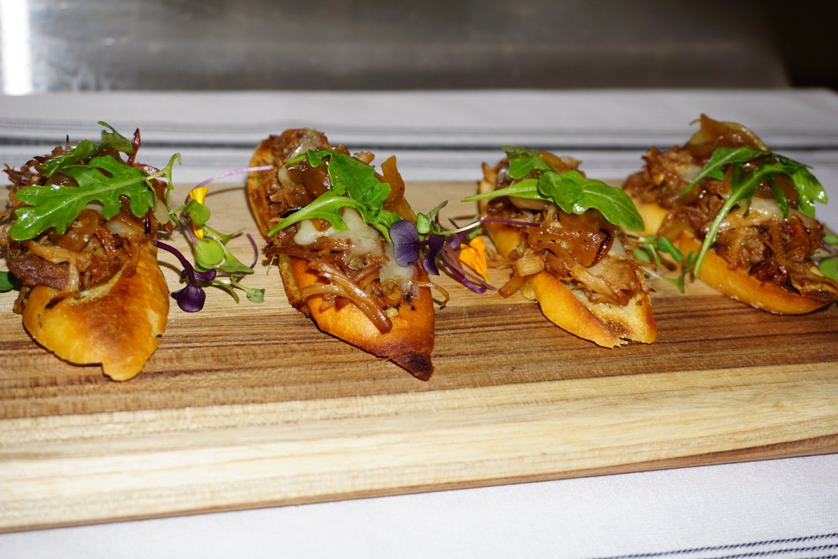 FreshAmerBistro's tweet photo. Pulled Pork Bruschetta... just one item that's 2-for-1 during #HappyHour at #FAB! 4-6pm every day! #dineFABulously https://t.co/DgkJnRhMKa
