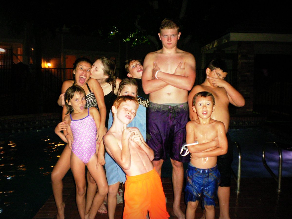 CrazyMiddles's tweet photo. This old picture makes me laugh! Crazy Kids! #CrazyMiddles #fridayfeeling https://t.co/xjcLaQXDUQ