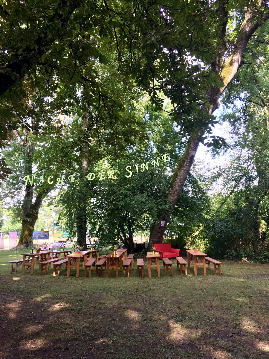 igrwDE's tweet photo. Der wunderschöne Garten auf #GutSulz2017 lädt ein zum #Sommernachtstraum! #rainer_winkel #OpenAir https://t.co/W3dKEmTaJP