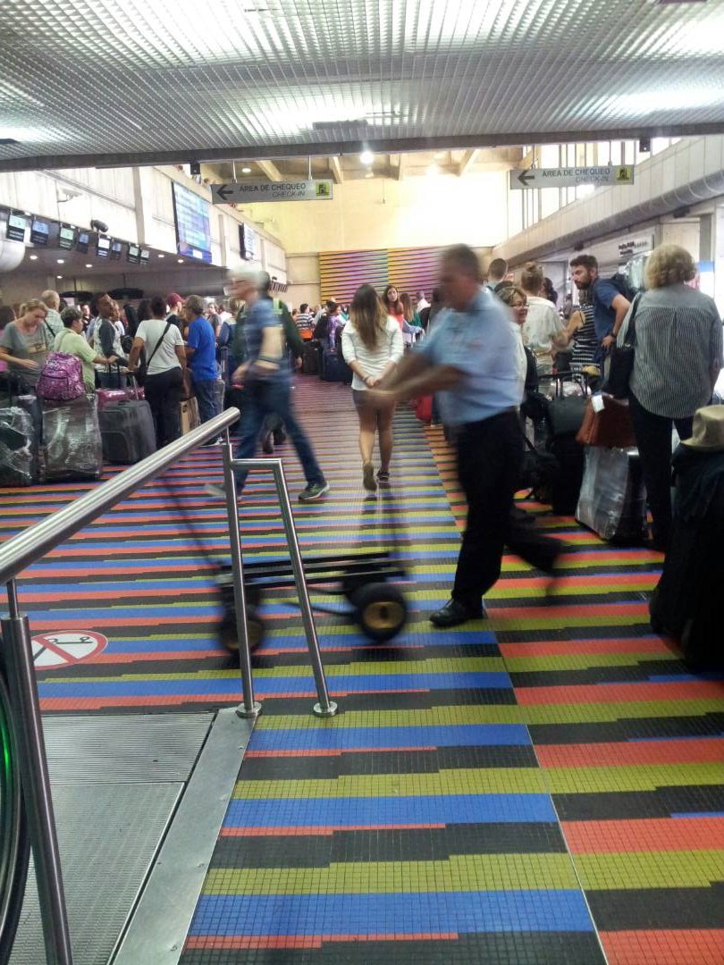 NTN24ve's tweet photo. Así se encuentra el aeropuerto de Maiquetía este #28Jul: La mayoría se va definitivamente del país https://t.co/qMIsGkYWFX https://t.co/Ui9B81zx7B