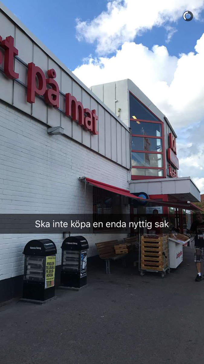 sarajuliaellen's tweet photo. Hahaha älskar mina vänner https://t.co/DCDf69KOYf