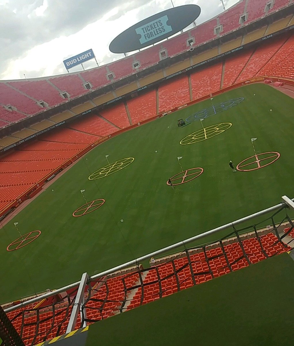 cruisen311carla's tweet photo. Great time yesterday at #TopgolfCrush 
A fun time inside one of the best Stadiums in the US! #Arrowhead #Ticketsforless #Topgolf #KC https://t.co/y7VioO9r5O