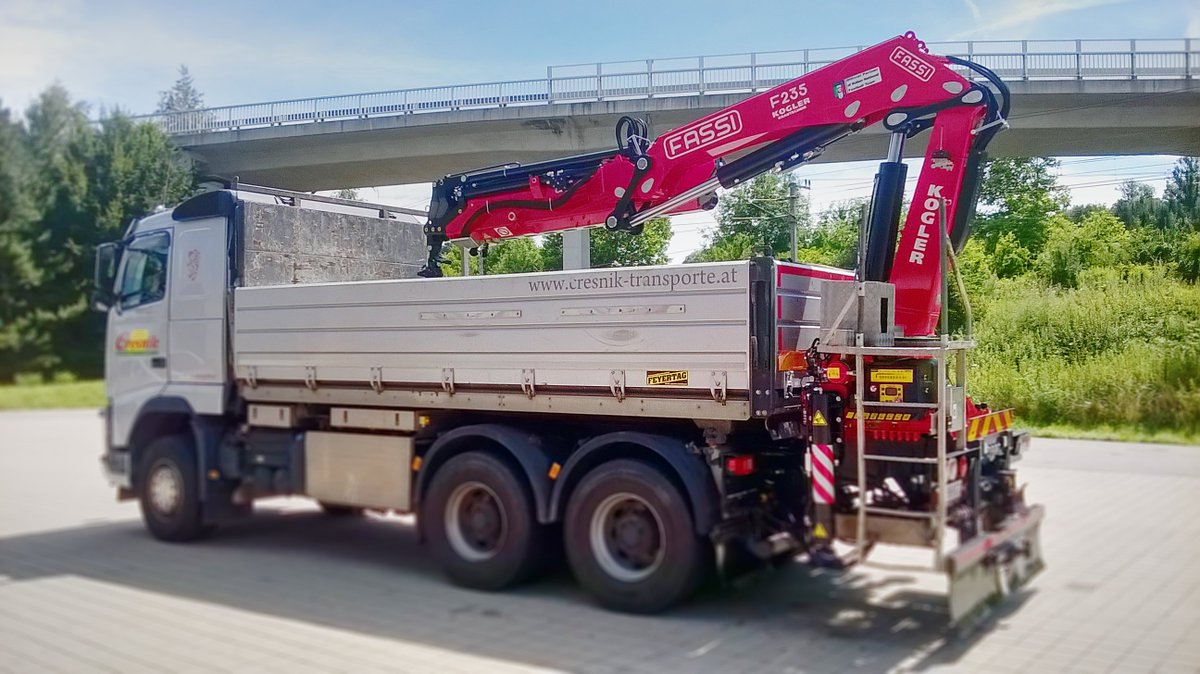 KOGLER_Kran's tweet photo. HAPPY WEEKEND TO ALL :)
#FASSI F235
#fassicrane #ladekran #WeLoveCranes @KOGLER_Kran @FassiGruSpA @Fassi_cranes @Fassiemilia #truckcrane https://t.co/7kmuGHcFju