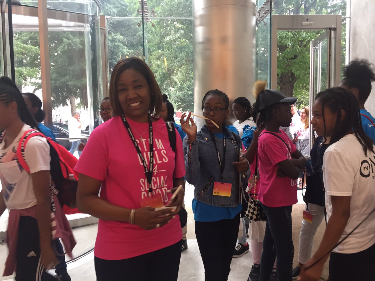 choisingtoncsr's tweet photo. Shout out to @CherylWade28 for her tremendous leadership of #SG4SG. What an inspiring week @BoozAllen with @GirlsIncDC and #STEMgirls https://t.co/L627rKcIKn